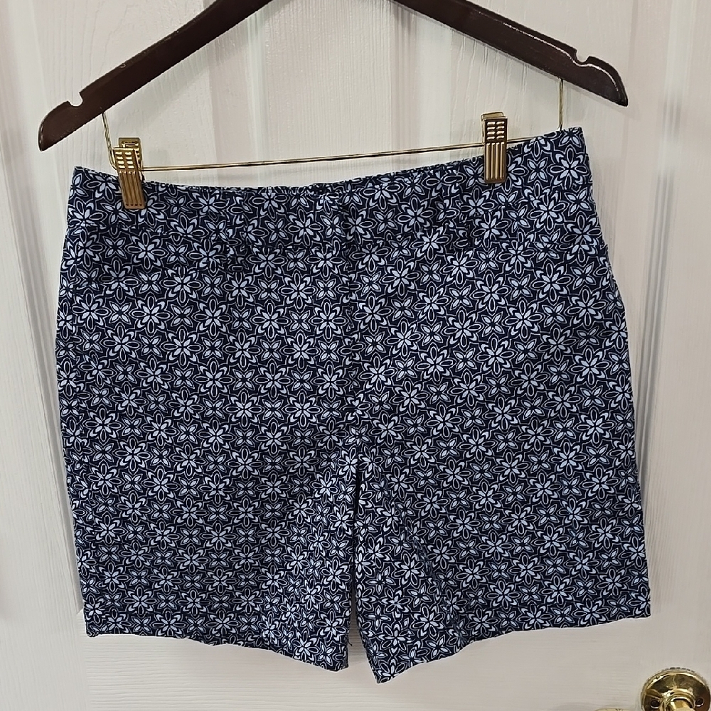 Lands' End Women's Mid Rise Blue Floral Shorts Size 8